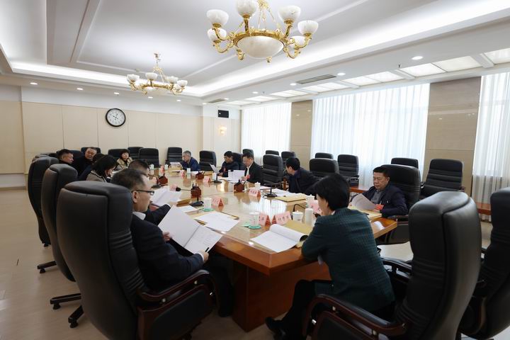 调整大小 12.第五组进行分组讨论和审议.jpg