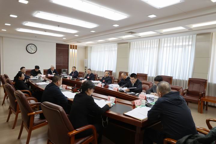 调整大小 8.第一组进行分组讨论和审议.jpg