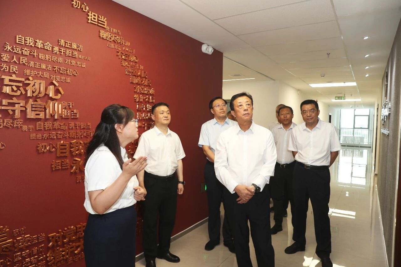 邵国强副主席一行赴黑龙江出版集团围绕《黑龙江文旅丛书》编辑出版工作开展调研