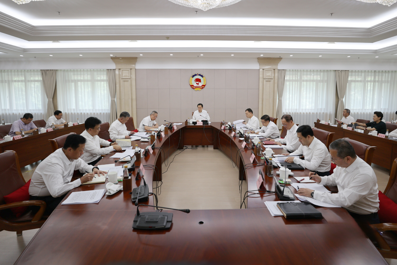 省政协召开党组理论学习中心组集体学习会议和主席会议 蓝绍敏主持并讲话